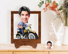 Kişiye Özel Erkek Motorcu Karikatürlü Ahşap Standlı 3D Biblo-1
