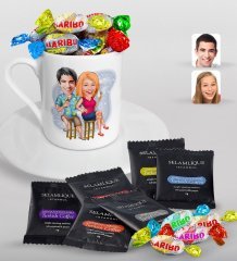 Kişiye Özel Sevgililer Karikatürlü Türk Kahvesi Fincanı Selamlique Karışık Türk Kahvesi ve Haribo Şeker Hediye Seti-51