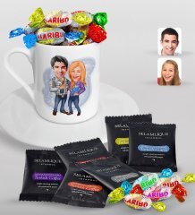 Kişiye Özel Sevgililer Karikatürlü Türk Kahvesi Fincanı Selamlique Karışık Türk Kahvesi ve Haribo Şeker Hediye Seti-50