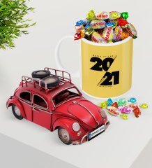 BK Gift Kişiye Özel 2023 Mutlu Yıllar Plakalı Nostaljik Kırmızı Metal Vosvos ve Kupa Haribo Şeker Seti-9