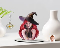 Kişiye Özel Kadın Cadı Karikatürlü 3D Ahşap Biblo ve İsimli Gold Papatya Anahtarlık-2