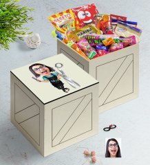 Kişiye Özel Bayan Kuaför Karikatürlü Ahşap Kutuda Nostaljik Lezzetler Hediye Seti-1