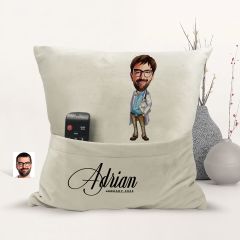 BK Gift Kişiye Özel Doktor Karikatür Tasarımlı Organizer Kumanda ve Atıştırmalık Cepli Sarı Kırlent Yastık-1 Arkadaşa Hediye, Cepli Yastık