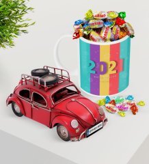 BK Gift Kişiye Özel 2023 Mutlu Yıllar Plakalı Nostaljik Kırmızı Metal Vosvos ve Kupa Haribo Şeker Seti-8