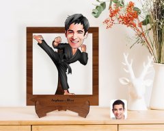 Kişiye Özel Erkek Karateci Karikatürlü Ahşap Standlı 3D Biblo-1