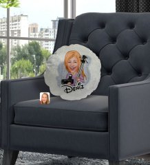 Kişiye Özel İsimli Kadın Fotoğrafçı Karikatürlü Yuvarlak Dekoratif Kırlent Yastık-1