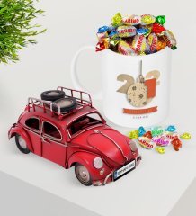 BK Gift Kişiye Özel 2023 Mutlu Yıllar Plakalı Nostaljik Kırmızı Metal Vosvos ve Kupa Haribo Şeker Seti-3
