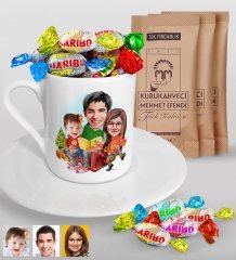 Kişiye Özel Yeni Yıl Aile Karikatürlü Türk Kahvesi Fincanı Mehmet Efendi Kahve ve Haribo Şeker Hediye Seti-2