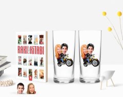 Kişiye Özel Renkli Baskılı Sevgililer Karikatürlü İkili Rakı Bardağı ve Rakı Cep Kitabı Hediye Seti-17