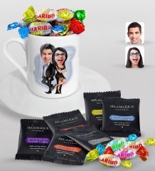 Kişiye Özel Sevgililer Karikatürlü Türk Kahvesi Fincanı Selamlique Karışık Türk Kahvesi ve Haribo Şeker Hediye Seti-6