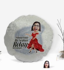 Kişiye Özel İsimli Kadın Nihayetinde Karikatürlü Yuvarlak Dekoratif Kırlent Yastık-1