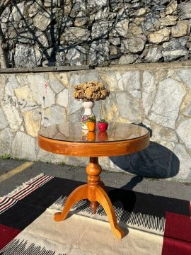 Camlı Yuvarlak Masa