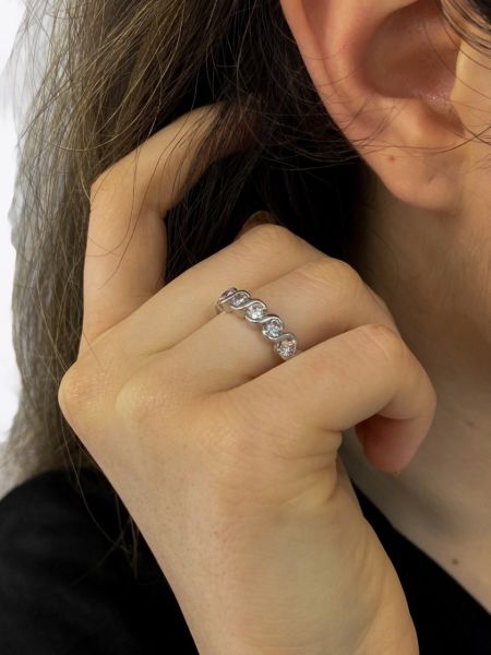 Sertifikalı Swarovski Beş Taş 925 Gümüş Yüzük