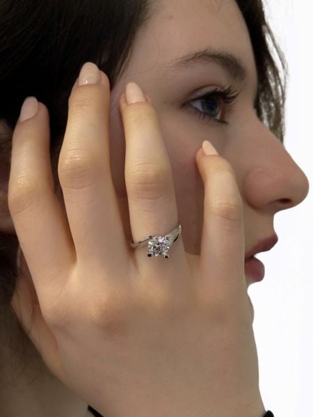 Sertifikalı Swarovski Üst Kalite Tek Taş 925 Gümüş Yüzük