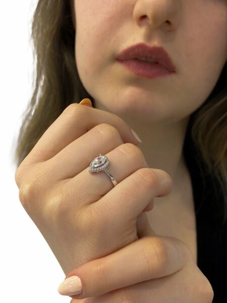 Sertifikalı Swarovski Damla Taş 925 Gümüş Yüzük