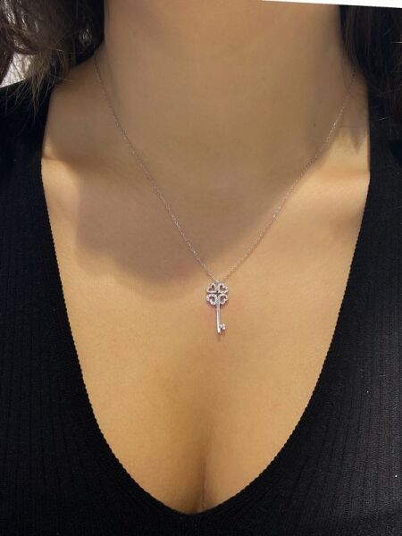 Sertifikalı Swarovski Taş Yonca Anahtar 925 Gümüş Kolye