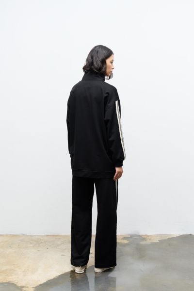 Siyah Kadın Dik Yaka Yarım Fermuarlı Etiket Detaylı  Sweatshirt Ve  Rahat Kesim Şerit Detaylı Pantolon Pamuklu  Örme Alt Üst Takım