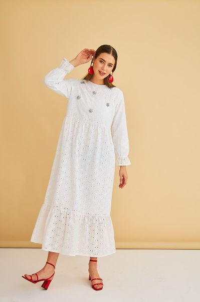Hesna Taş İşlemeli Eteği Fırfırlı Oversize Ekru Brode Elbise