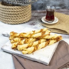 Parmesanlı Burgu Çubuk