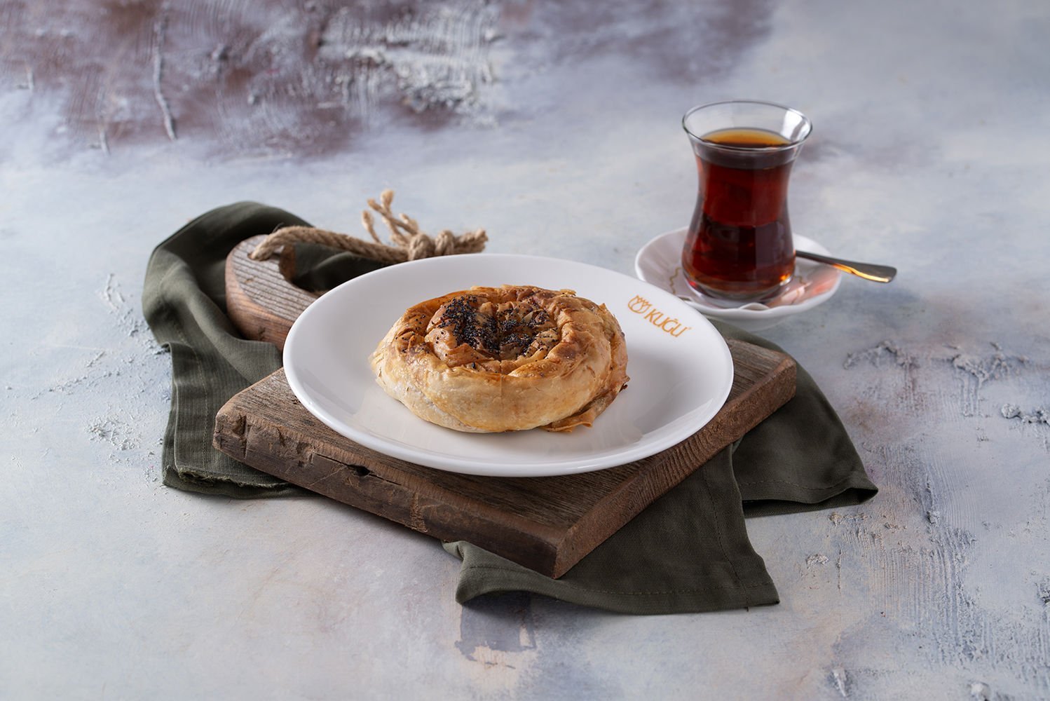 Patlıcanlı Gül Böreği