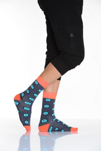 Gülen Yüz Emojili Erkek Soket Çorabı Füme E213