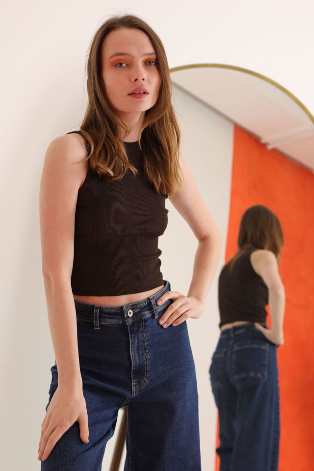 Kaktüs Kaşkorse Kumaş Geniş Bisiklet Yaka Kolsuz Kadın Crop Bluz  - Kahverengi