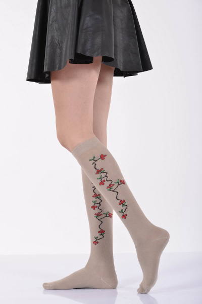 Kadın Yandan Kırmızı Çiçekli Dizaltı Çorabı   - Bej