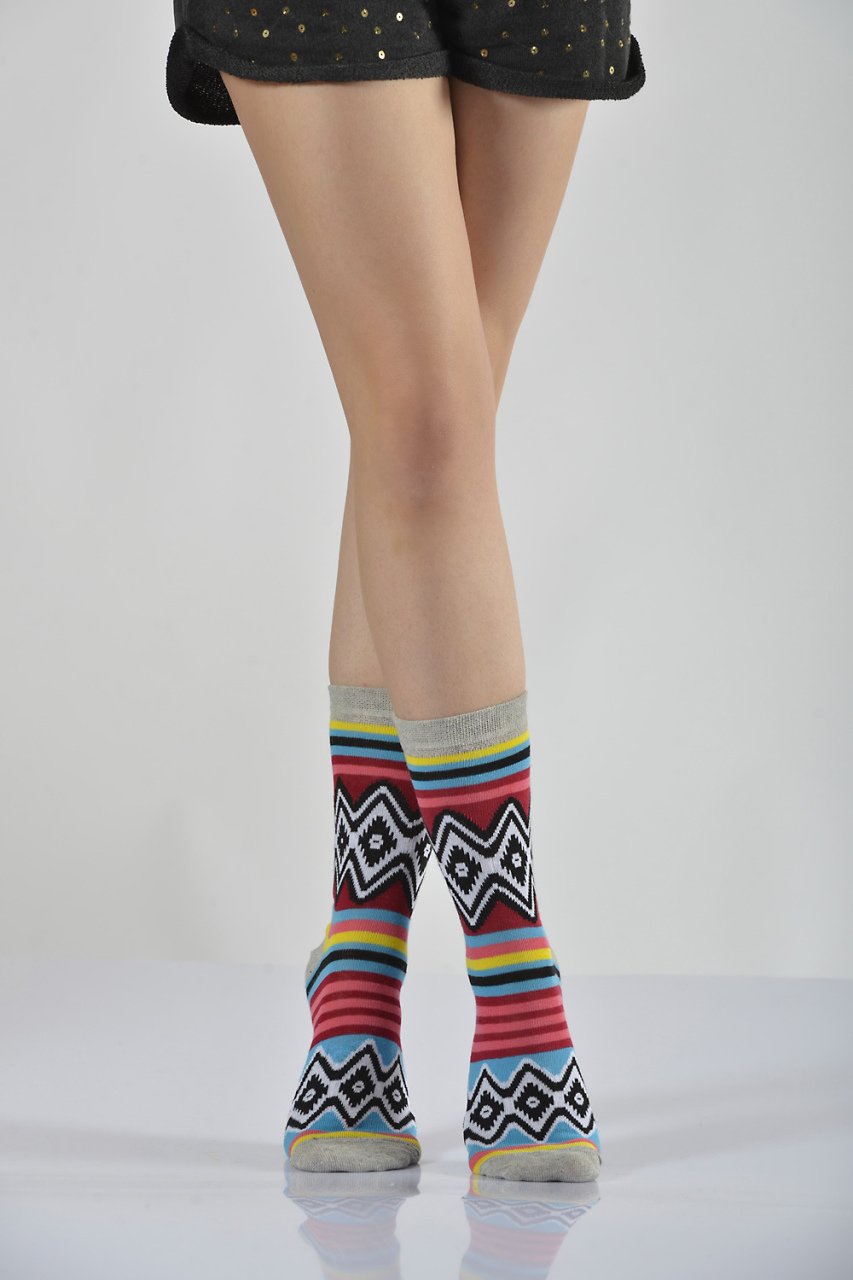 Kadın Kilim Desenli Rengarenk Soket Çorabı  - Çok Renkli