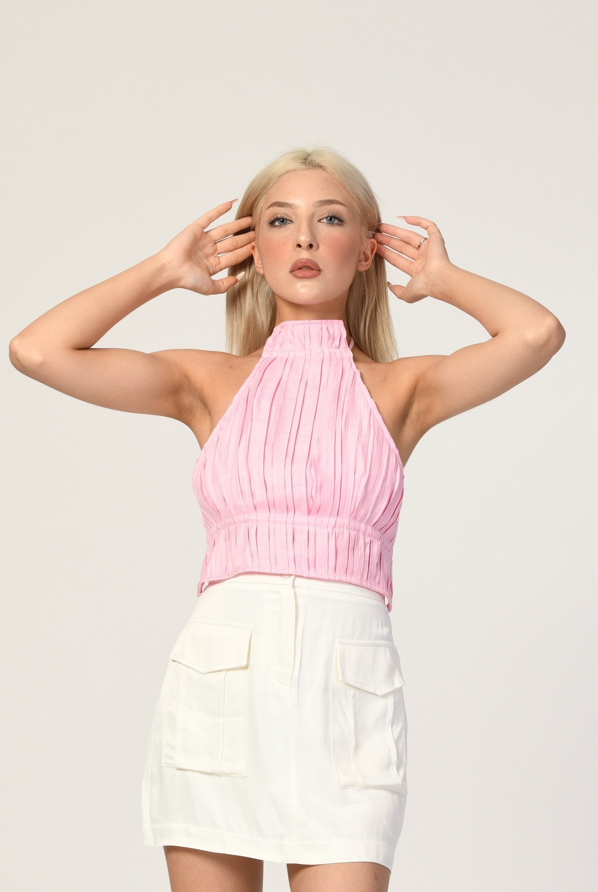 QUZU Halter Yaka Sırtı Bağlamalı Pileli Crop Bluz  - Pembe