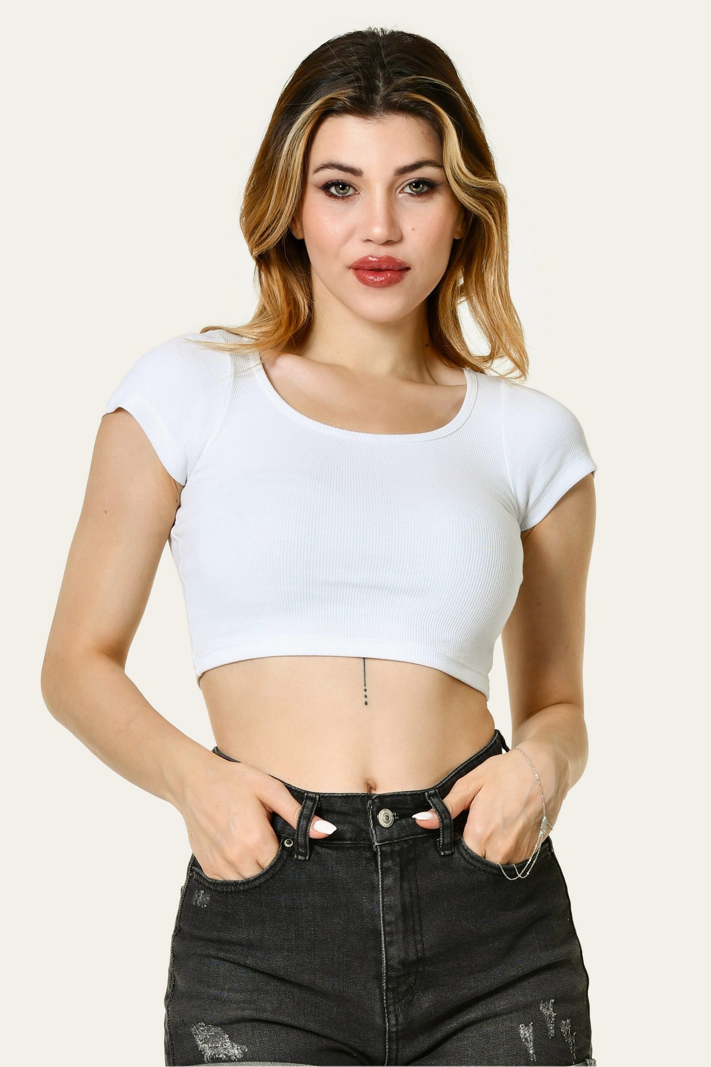 Noori Likralı Kaşkorse Yuvarlak Yaka Kadın Crop Top  - Beyaz