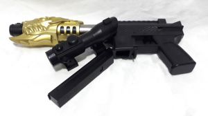 34cm Uzunluğunda Boncuklu Tekli Tec-9 Siyah ve Özel Desenli