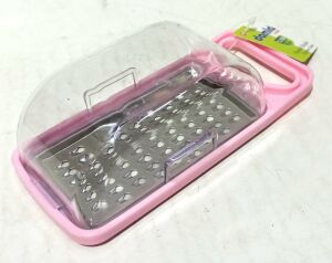 13,5x6cm Boyutlarında Plastikten Üretilmiş Hazneli Rende