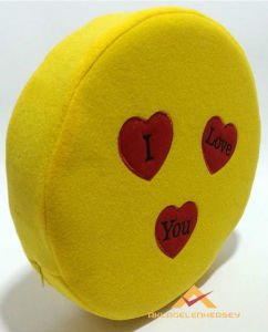 I LOVE YOU DESENLİ SARI DEKORATİF EMOJİ YASTIK