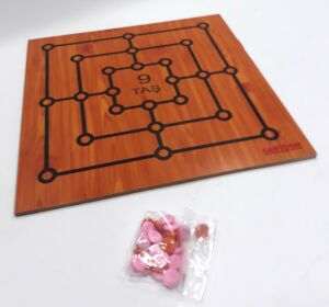 32x32cm Boyutlarında Ahşap 3 Taş 9 Taş Oyun Tahtası