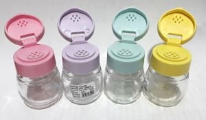 2 Adet 7x5x5cm Boyutlarında Cam ve Kapaklı Tuzluk ve Karabiberlik