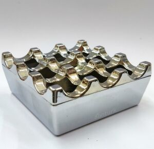 Metalik Gri Krom Metal Kare Küllük,Eskitme Izgaralı Döküm Kül Tablası Oksitlenmez,Paslanmaz,Kırılmaz