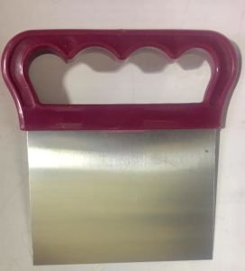 Mor Tutacaklı Plastik Saplı 10x13cm Hamur Kesici Paslanmaz Pratik Kullanım