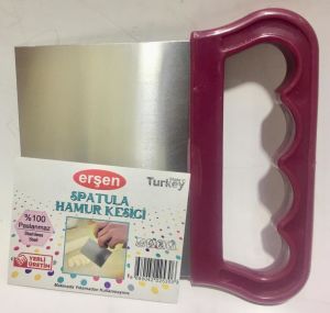 Mor Tutacaklı Plastik Saplı 10x13cm Hamur Kesici Paslanmaz Pratik Kullanım