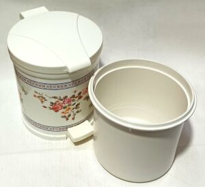 23x23x24cm Ebatta 5L Kapasiteli Ayakla Açılan Kapaklı Çöp Kutusu Kaliteli Plastikten Üretilmiştir