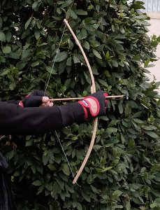 Orijinal Eğitici 75cm Ahşap Ok Yay Takımı +10 Vantuzlu Ok 30 mt Menzil Hassas Nişan Alma Güçlü Gergiye Mukavemetli