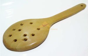BAMBUDAN ÜRETİLMİŞ DELİKLİ AHŞAP KEVGİR KEPÇE