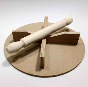 4 Renk Oyun Hamuru Hediyeli Prenses Model Merdaneli Oyun Sofrası Seti 25cm Sofra-24cm Merdane-4x50gr Sağlıklı Hamurlarla Büyük Boy Ahşap Oyun Hamuru Sofrası