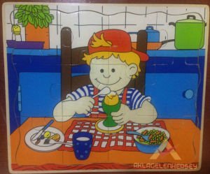 12 PARÇADAN OLUŞAN ÇOCUKLARIN GÜZEL ZAMAN GEÇİREBİLECEĞİ EĞLENCELİ ÇOCUK FİGÜRLÜ AHŞAP PUZZLE