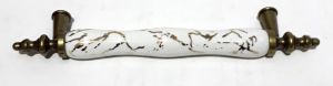 Delikler Arası 13cm Boyu 18cm Metal ve Porselen Üstüne Desenli   3 Renk Çekmece Kulpu