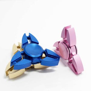 Yılın 1 numara Starı Metal Stres Çarkı 3 kanatlı Orjinal Metal Fidget Hand Spinner Yüksek Dönüş gücü