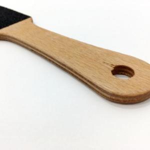 Ahşap Saplı 23 cm Siyah Zımpara Yüzeyli Nasır Topuk Törpüsü