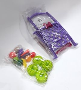 44x19x17cm Ebatında 10 Meyveli 4 Tekerli Kendin Kur Pazar Arabası