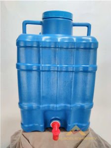 TAŞINABİLİR MUSLUKLU SEYYAR ÇEŞME 20 LT ASKILI MUSLUKLU BİDON BAHÇEYE EVE ARACA PRATİK AKARSU ÇÖZÜM