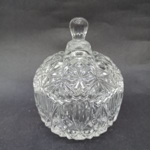 Dekoratif Şık Kendinden Desenli Kapaklı Kristal Kesme Cam Şekerlik 13.5x9.5 cm