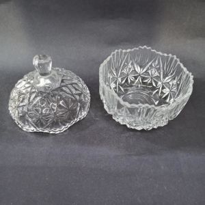 Dekoratif Şık Kendinden Desenli Kapaklı Kristal Kesme Cam Şekerlik 13.5x9.5 cm